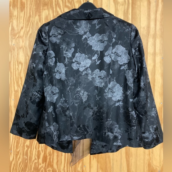 LOGO Floral Blazer - Picture 7 of 7